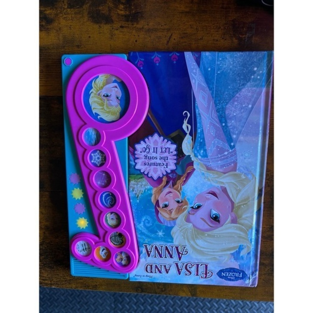 Disney Anna and Elsa singing